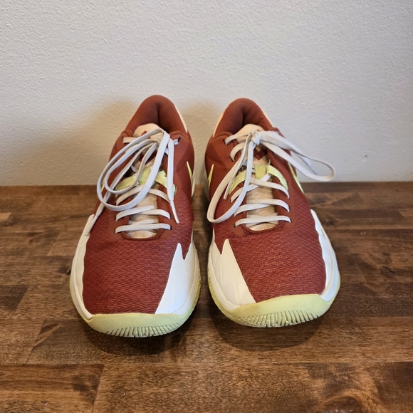 Nike Precision 6 Women's Basketball Shoes - Picture 2 of 8